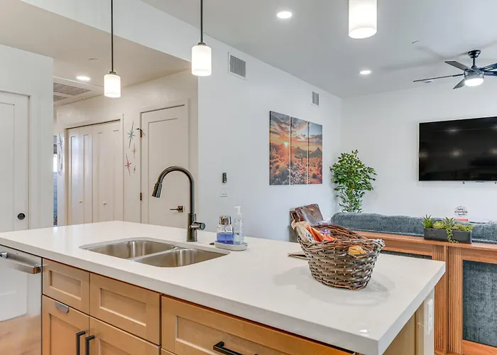 Newly Finished, High-end Near Tucson's Best! Holiday home